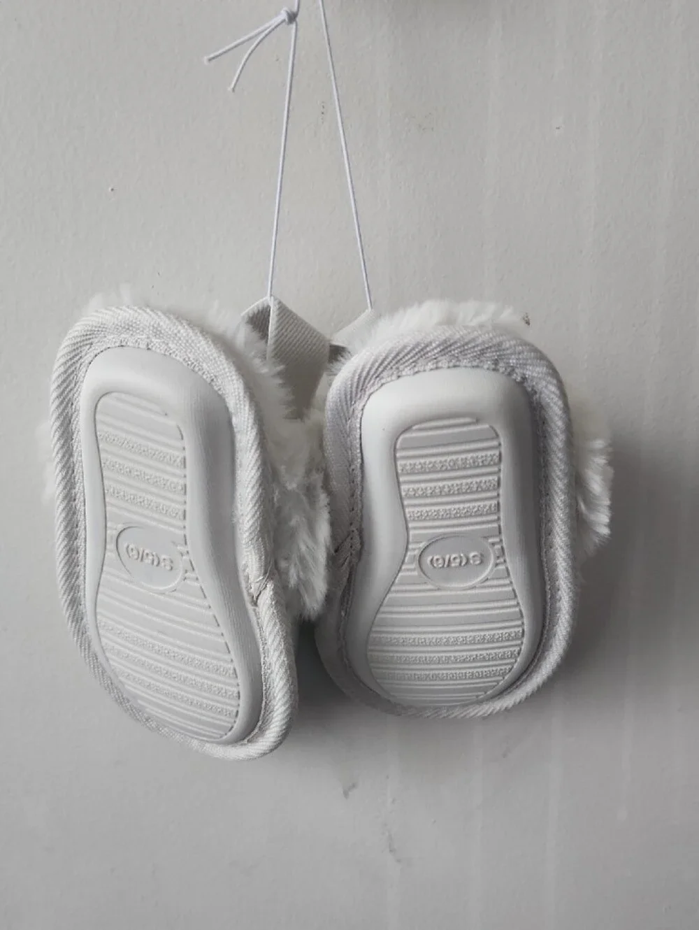 Cat & Jack Silver Metallic Slip-On Slippers with White Faux Fur Trim